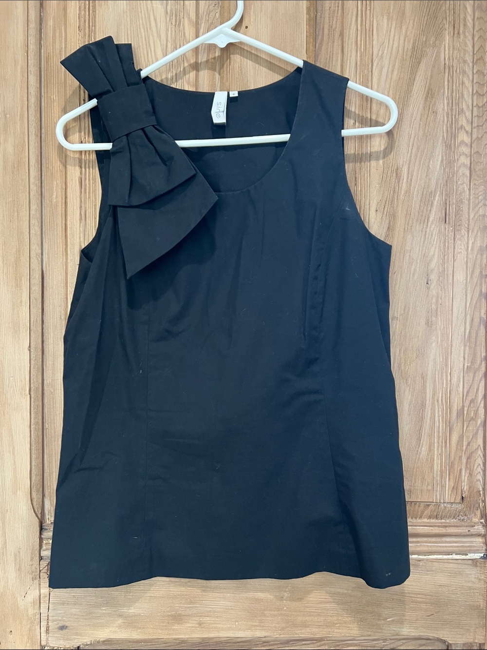 Sine Sleeveless Black Bow-Shoulder Tank Top